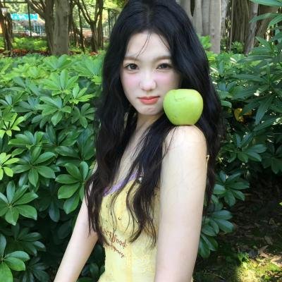 他在窥着你